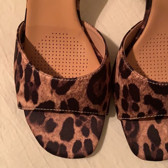 21 Corso Como Dakota Leopard Print Satin Ankle Strap Pumps - Picture 8 of 13